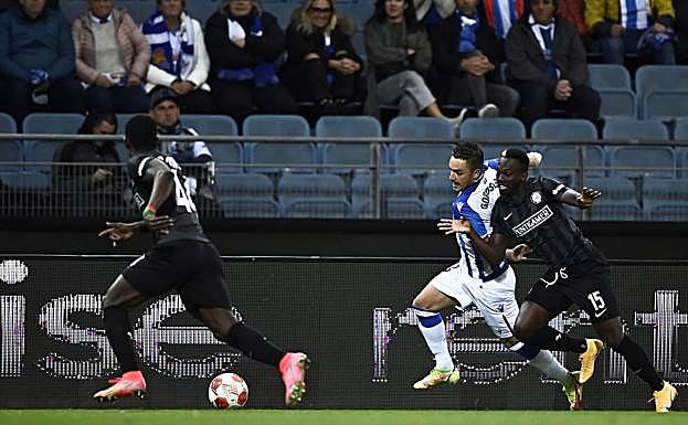 Andoni Gorosabel apunta a lateral izquierdo el primer día sin Aihen en el campo