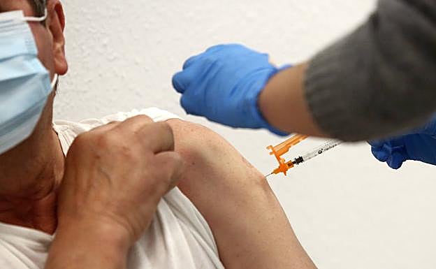 Los 99.000 vascos vacunados con Janssen recibirán en breve una dosis de refuerzo