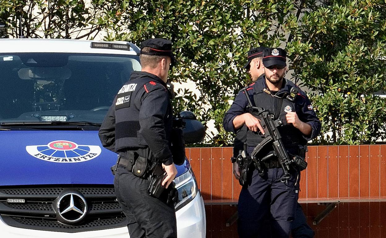 Detenido en Lezo por amenazar con una escopeta de caza a un vecino