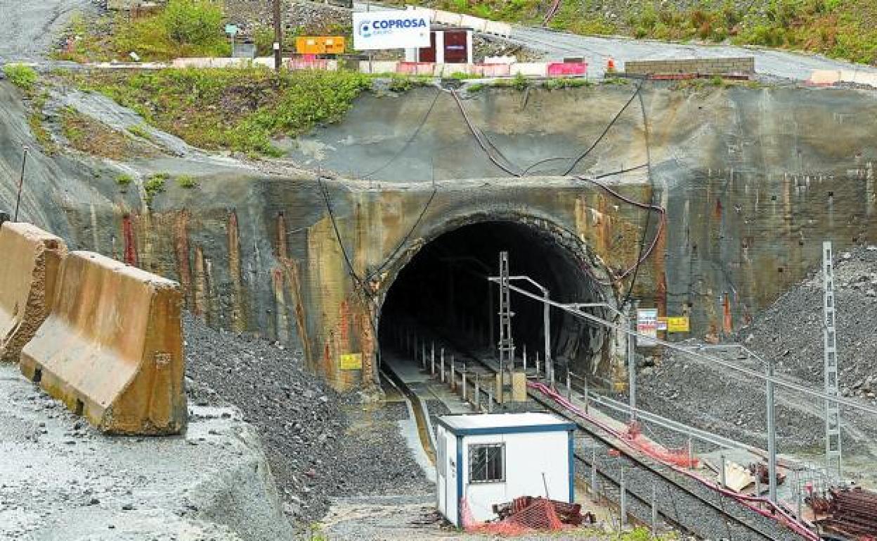Las obras para implantar el tercer hilo se quedaron paradas en el túnel de Gaintxurizketa.