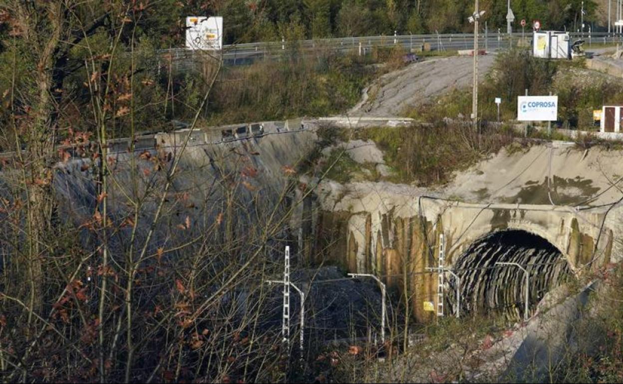 Y vasca: Usuarios de Renfe piden más trenes en horas punta entre Pasaia e Irun