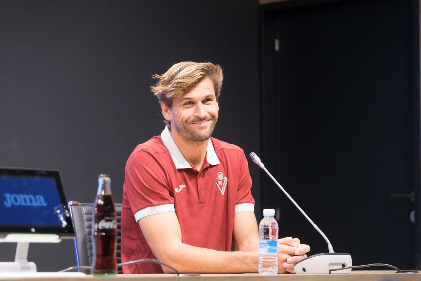 Fotos: Llorente se viste por primera vez de azulgrana