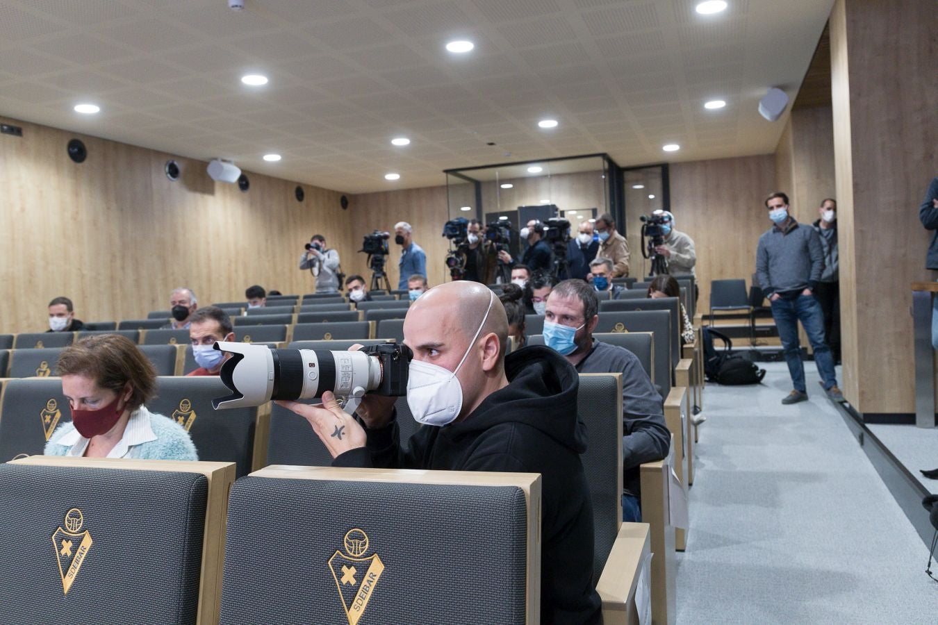 Fotos: Llorente se viste por primera vez de azulgrana