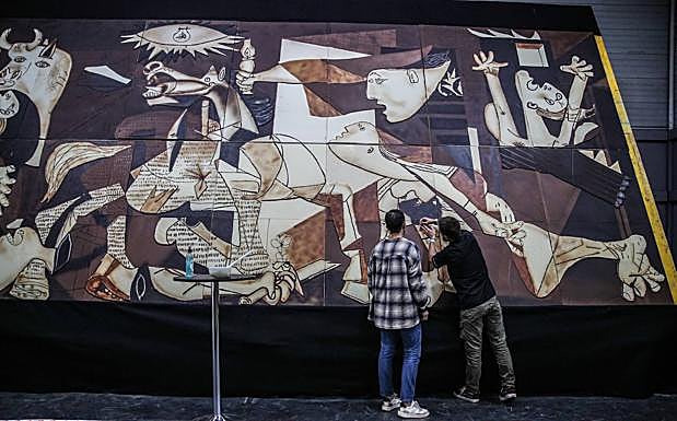 El peculiar Guernica, en el Salón del Chocolate de París