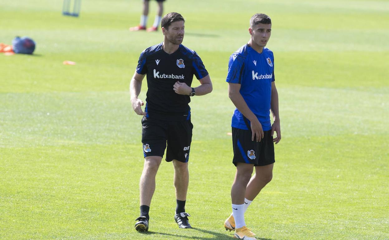 Fútbol Draft: Premio a la cantera de la Real Sociedad, a Xabi Alonso y Amaiur Sarriegi y Nerea Eizagirre