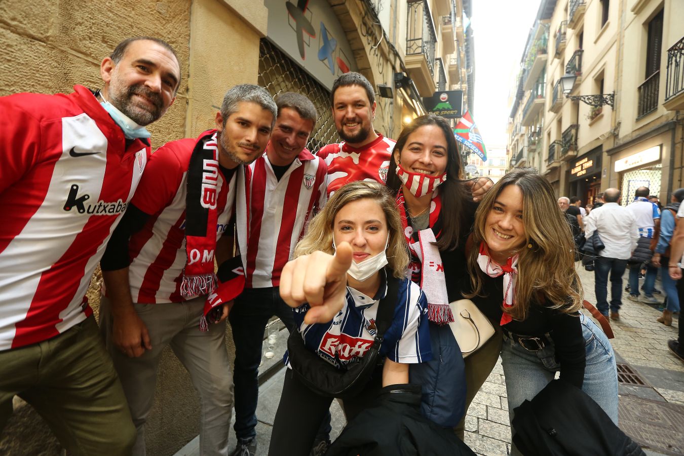 Fotos Real Sociedad - Athletic: Gran ambiente en los alrededores de Anoeta antes del derbi