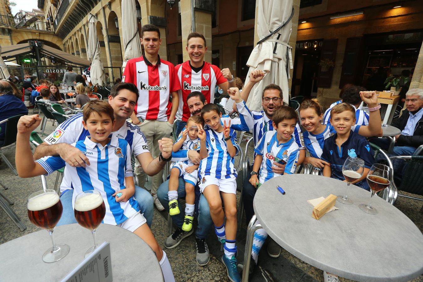 Fotos Real Sociedad - Athletic: Gran ambiente en los alrededores de Anoeta antes del derbi