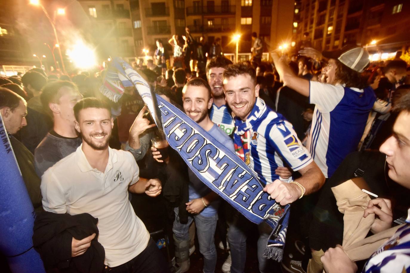 Fotos Real Sociedad - Athletic: Gran ambiente en los alrededores de Anoeta antes del derbi