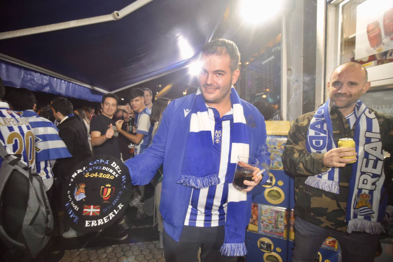 Fotos Real Sociedad - Athletic: Gran ambiente en los alrededores de Anoeta antes del derbi