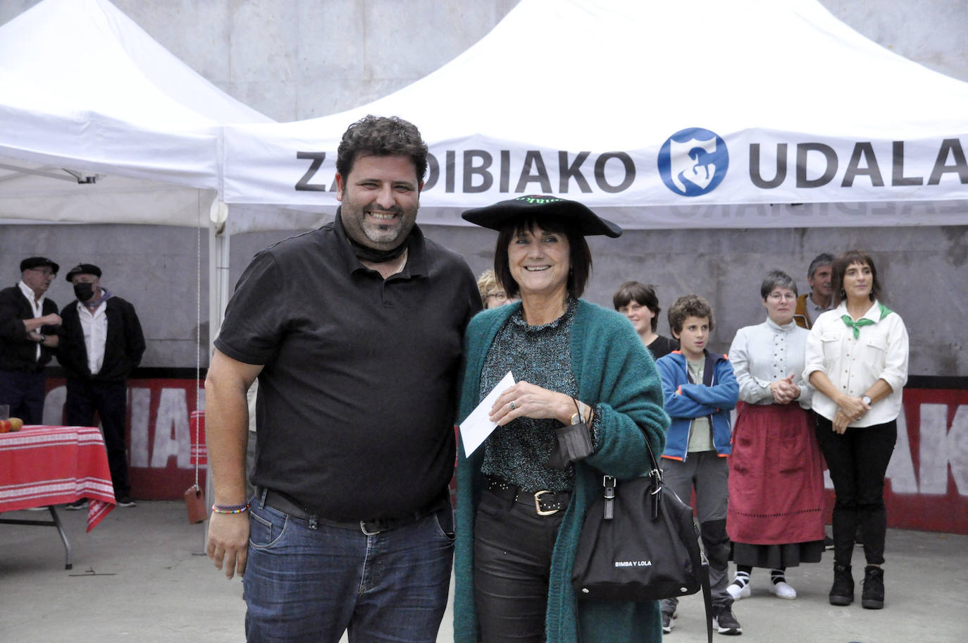 Maria José Alkaiaga, ganadora del concurso de mondejus.