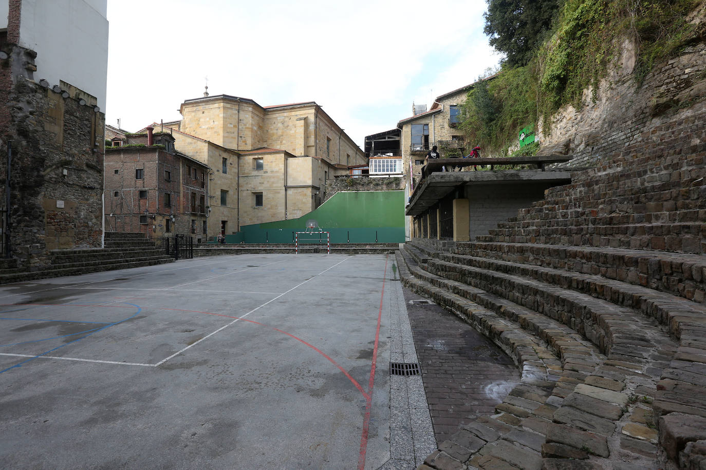La plaza de la Trinidad, en el corazón de la Parte Vieja.