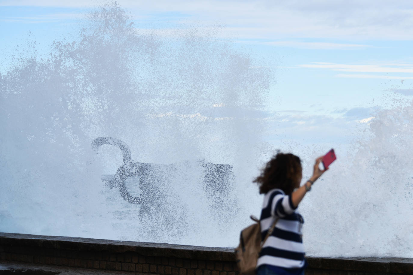 Fotos: Activan el aviso amarillo por galerna para esta tarde