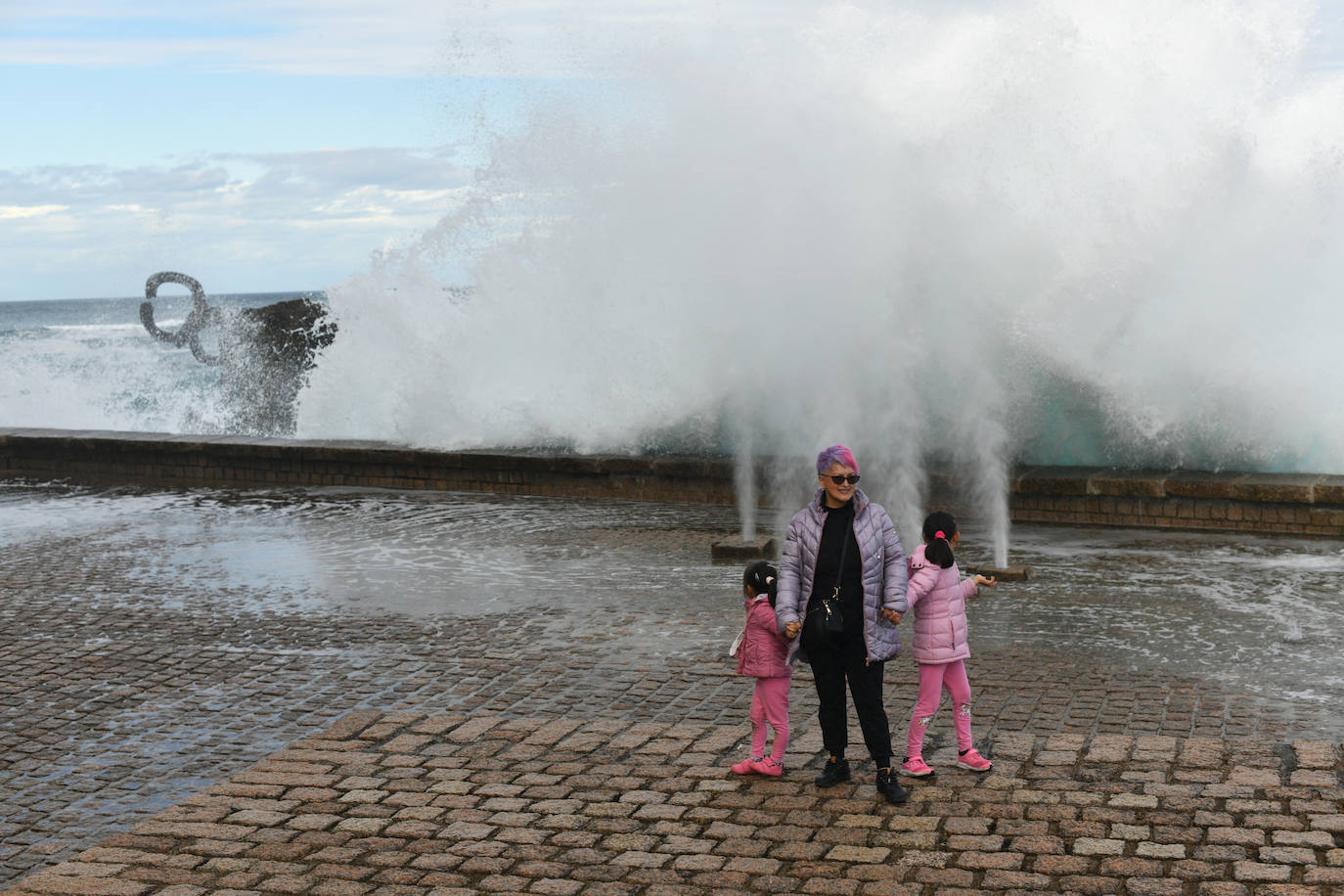 Fotos: Activan el aviso amarillo por galerna para esta tarde