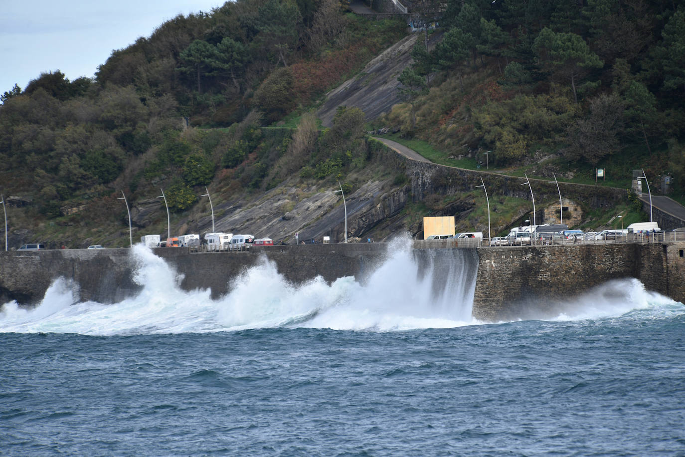 Fotos: Activan el aviso amarillo por galerna para esta tarde