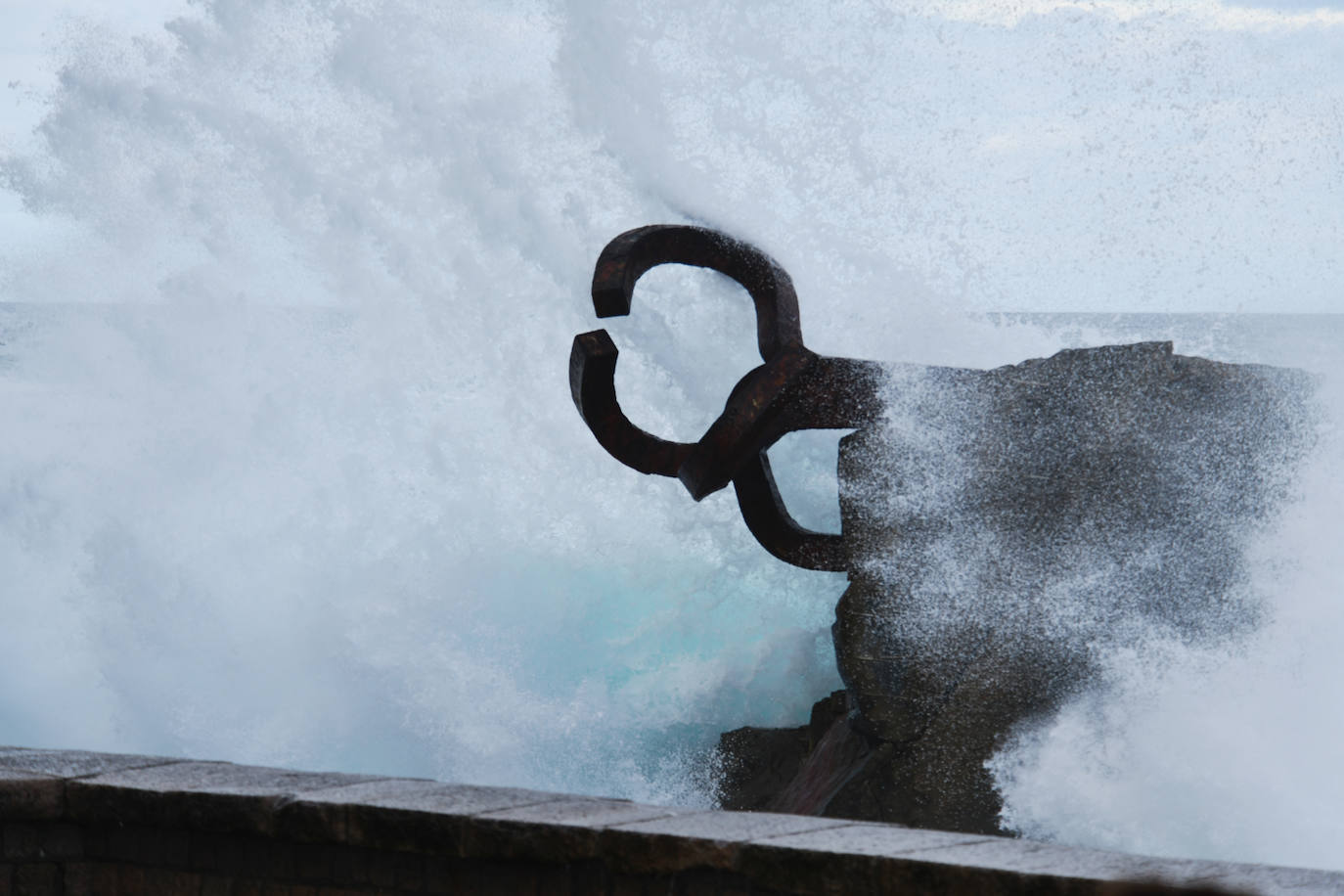 Fotos: Activan el aviso amarillo por galerna para esta tarde