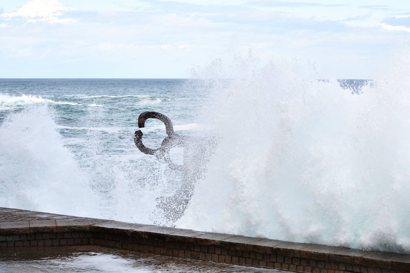 Fotos: Activan el aviso amarillo por galerna para esta tarde