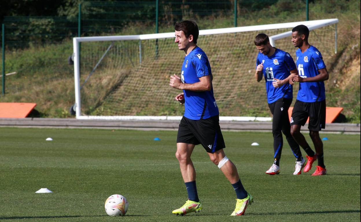 Mikel Oyarzabal, en el entrenamiento en el que se lesionó hace veinte días. 