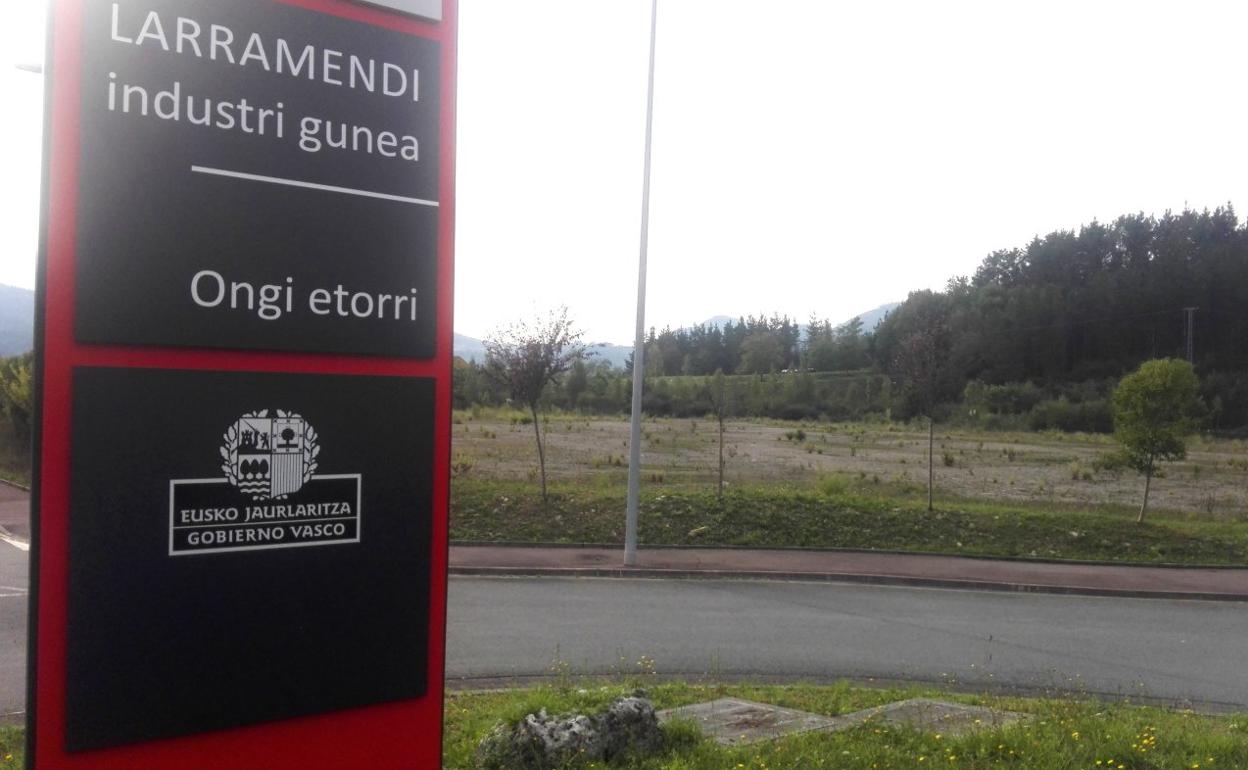 Imagen de la parcela donde estaba prevista la planta para tratar residuos en Bergara. 