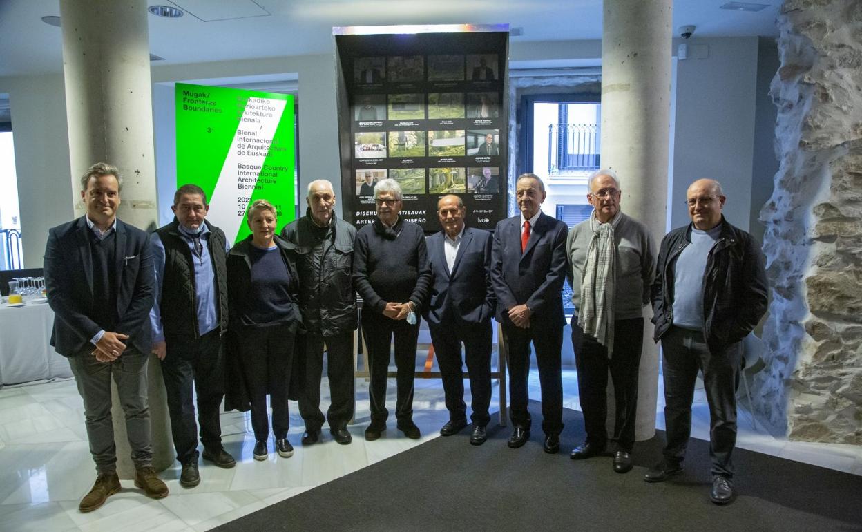 José Ángel Medina, Aitor Garaño, Marilis Galardi, Manolo Aldabaldetreku, Patricio Álvarez de Arkaya, Andrés Muñoz, Jesús Guibelalde, Agustín Ibarretxe e Iñaki Elizegi, ayer. 