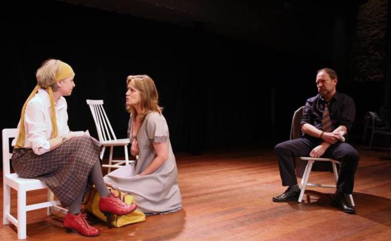 Teatro Estudio escenifica 'Baile de huesos' hoy en Gazteszena para celebrar el Max