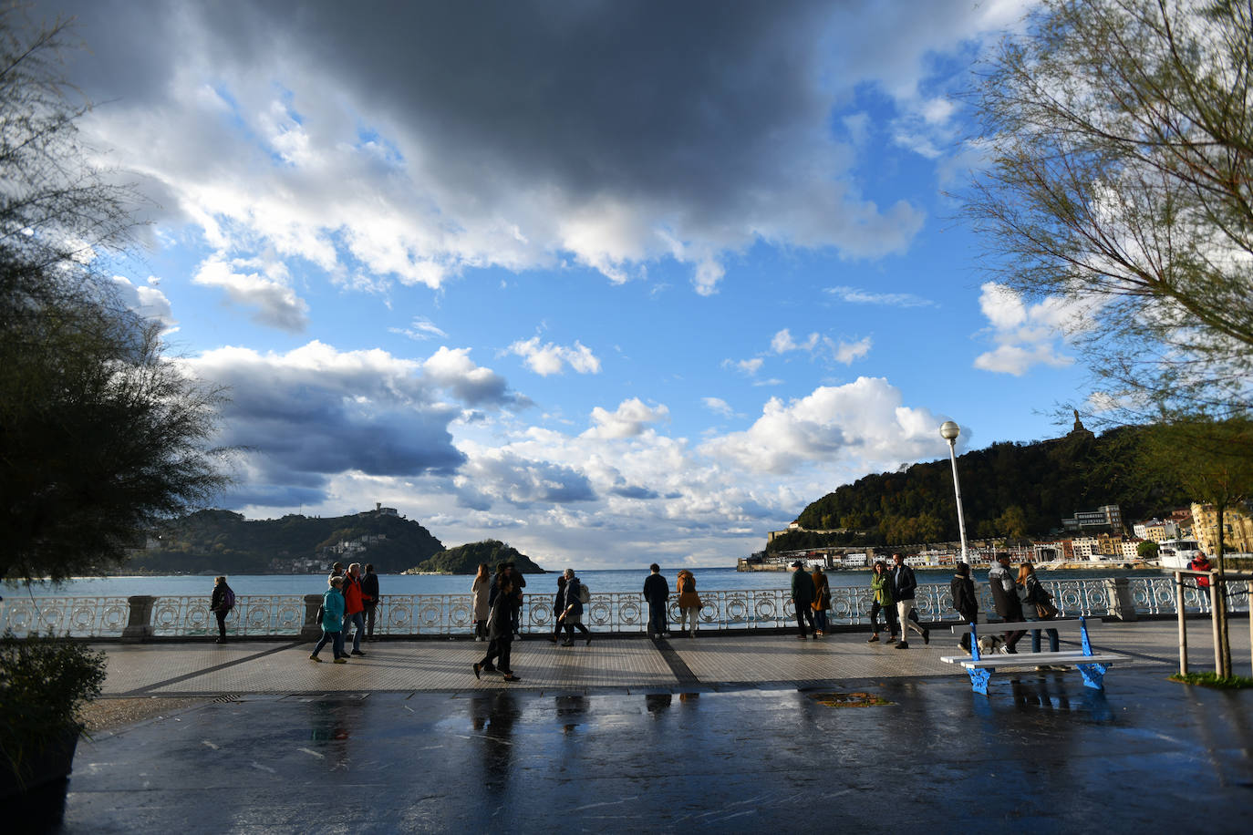 Fotos: Donostia vivió una tarde de viernes soleada tras las tormentas