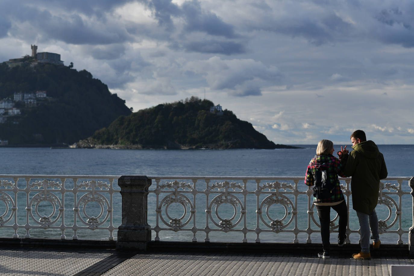 Fotos: Donostia vivió una tarde de viernes soleada tras las tormentas