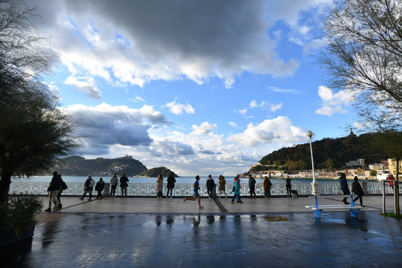 Fotos: Donostia vivió una tarde de viernes soleada tras las tormentas