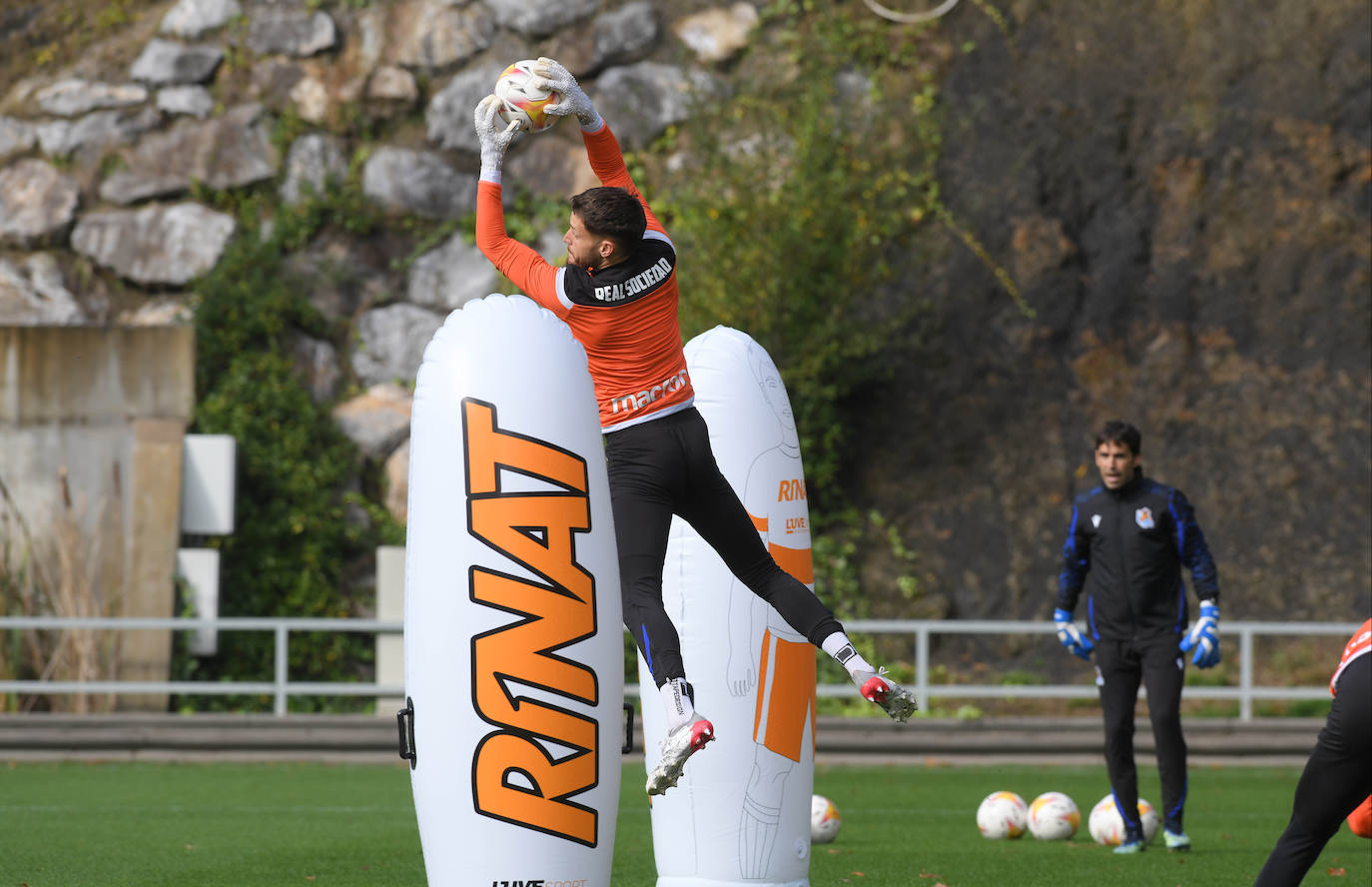 Fotos: Oyarzabal y Zubeldia, con problemas en el pubis, fuera de la lista para el Sadar