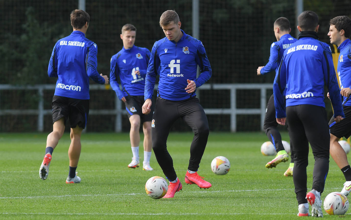 Fotos: Oyarzabal y Zubeldia, con problemas en el pubis, fuera de la lista para el Sadar