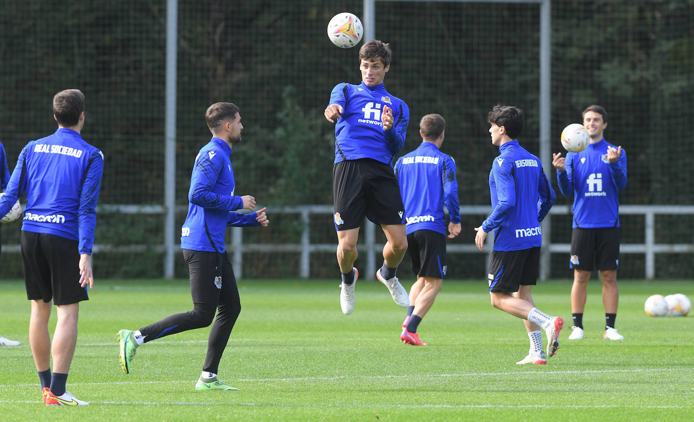 Fotos: Oyarzabal y Zubeldia, con problemas en el pubis, fuera de la lista para el Sadar