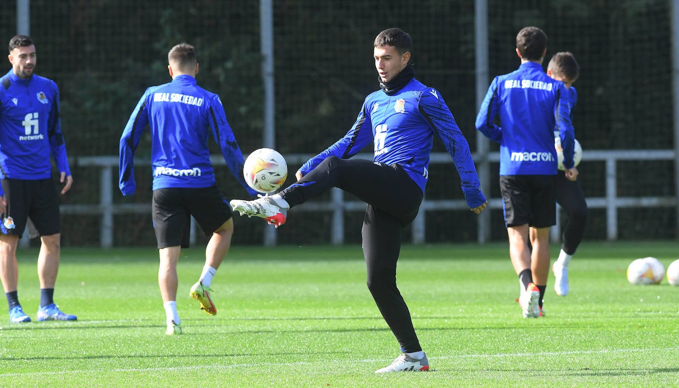 Fotos: Oyarzabal y Zubeldia, con problemas en el pubis, fuera de la lista para el Sadar