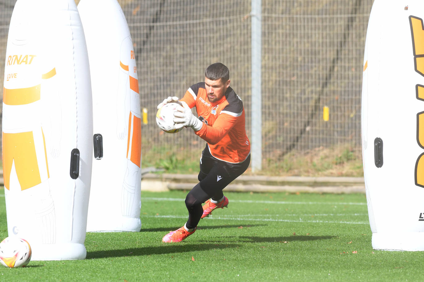 Fotos: Oyarzabal y Zubeldia, con problemas en el pubis, fuera de la lista para el Sadar