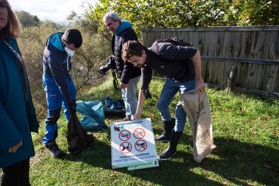 Fotos: Recogida de basura marina en Jaizubia