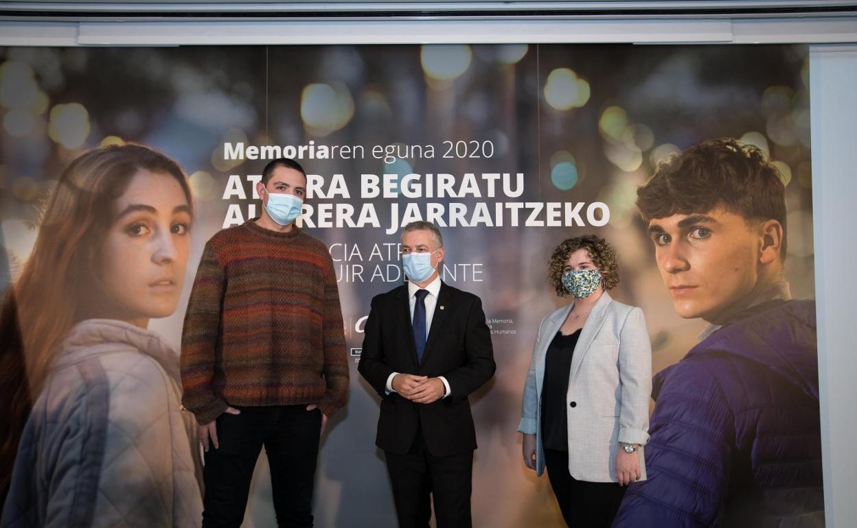 El lehendakari, Iñigo Urkullu, durante el acto central del Día de la Memoria del año pasado, que puso el foco en los jóvenes. 