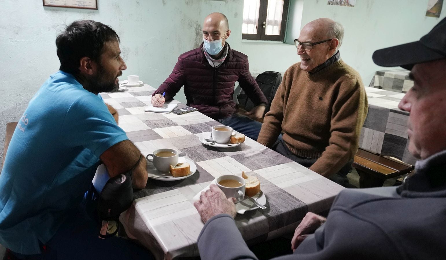 Fotos: Boni, Antonio y Miguel Mari vuelven al monte con Alex Txikon