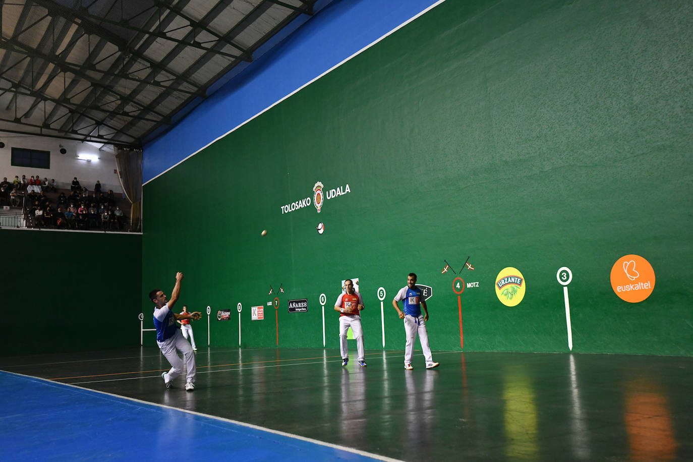 Fotos: Lleno para despedir a Olaizola en Beotibar