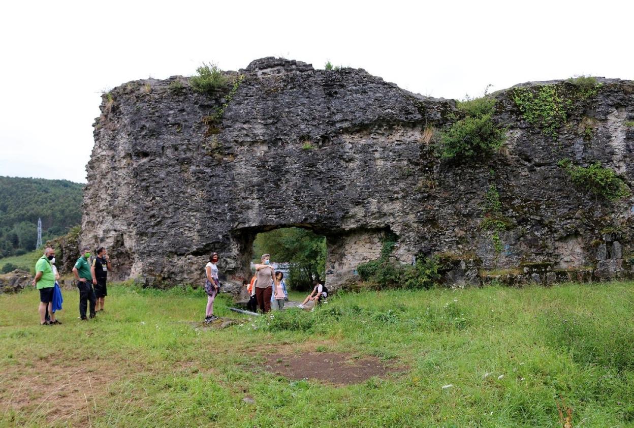 El proyecto de puesta en valor de los restos de Gazteluzar se enmarca en el programa del V Centenario. 