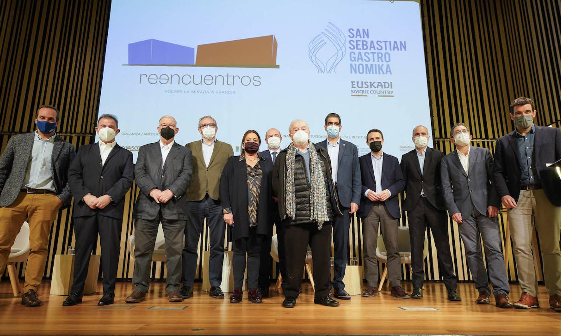 Autoridades, patronos, cocineros y organizadores se reunieron ayer para presentar la nueva edición del congreso gastronómico.