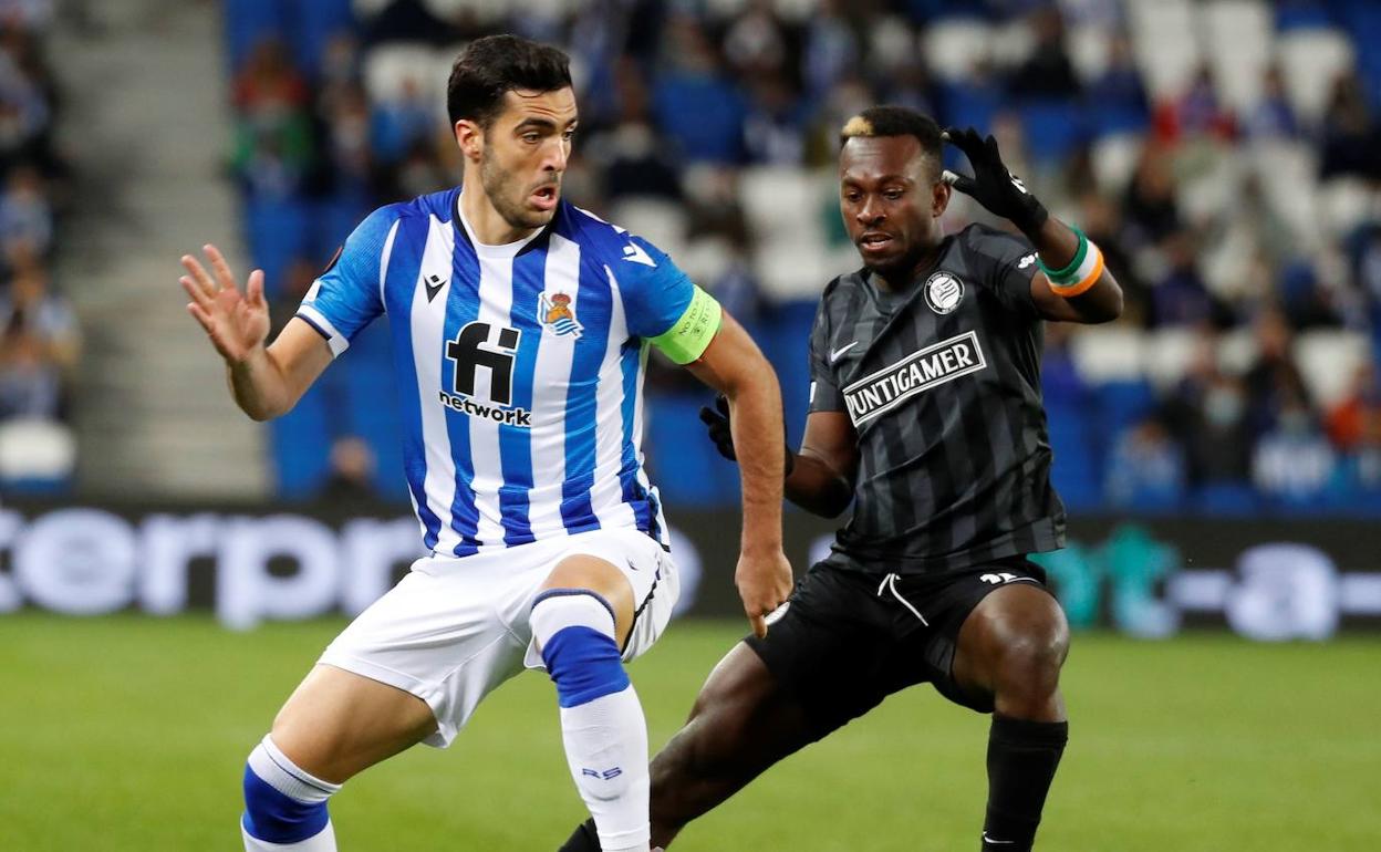 Mikel Merino, en un partido con la Real Sociedad de la Europa League.