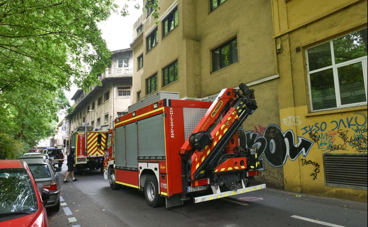 Incendio en un edificio abandonado de Mundaiz, en octubre. 
