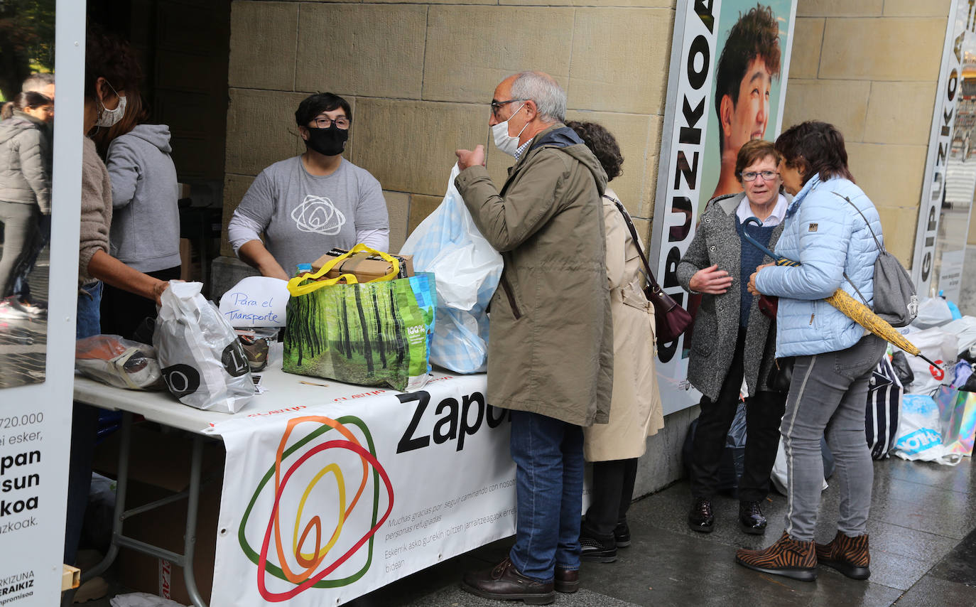 Fotos: Miles de zapatos para los refugiados de Lesbos