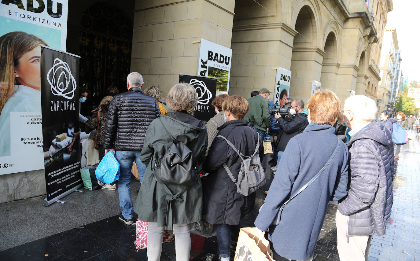 Fotos: Miles de zapatos para los refugiados de Lesbos