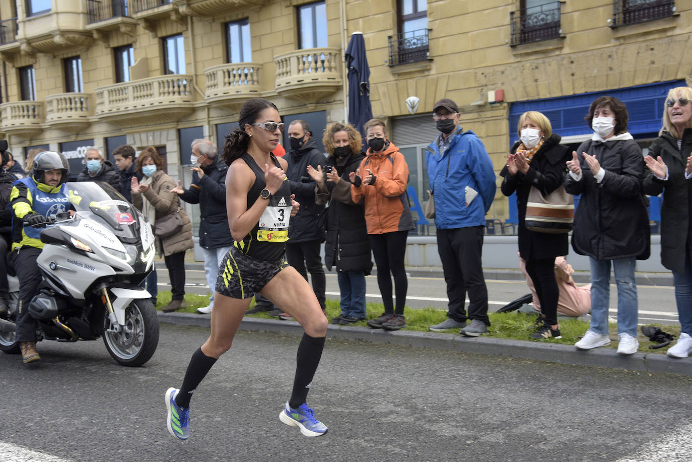 Fotos: Los corredores encaran la recta final a meta a su paso por el Boulevard