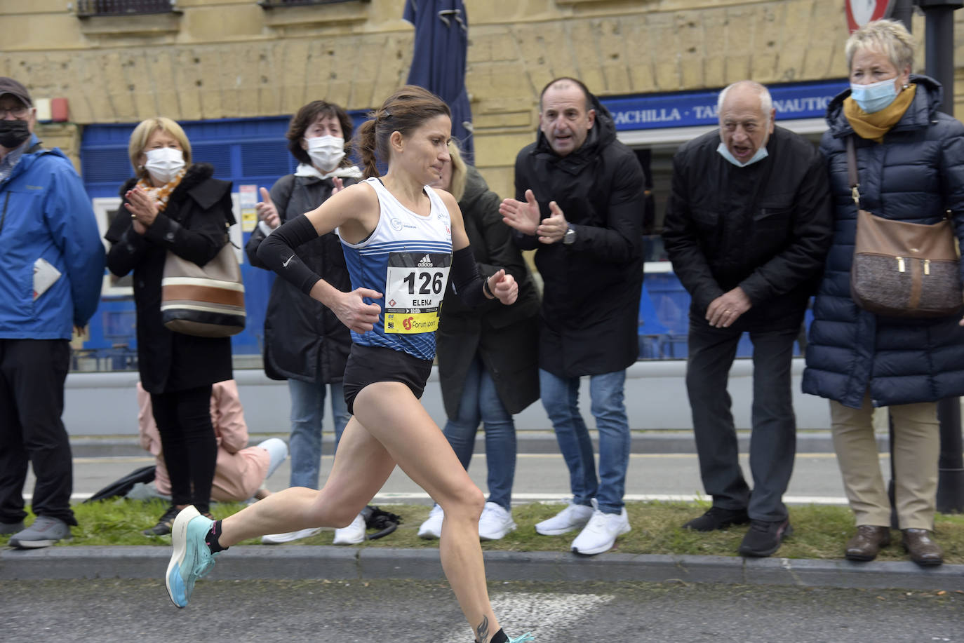 Fotos: Los corredores encaran la recta final a meta a su paso por el Boulevard