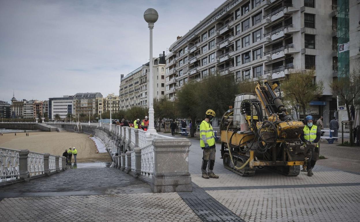 Una de las máquinas que trabajaron en los sondeos y la consolidación del subsuelo en La Concha. 