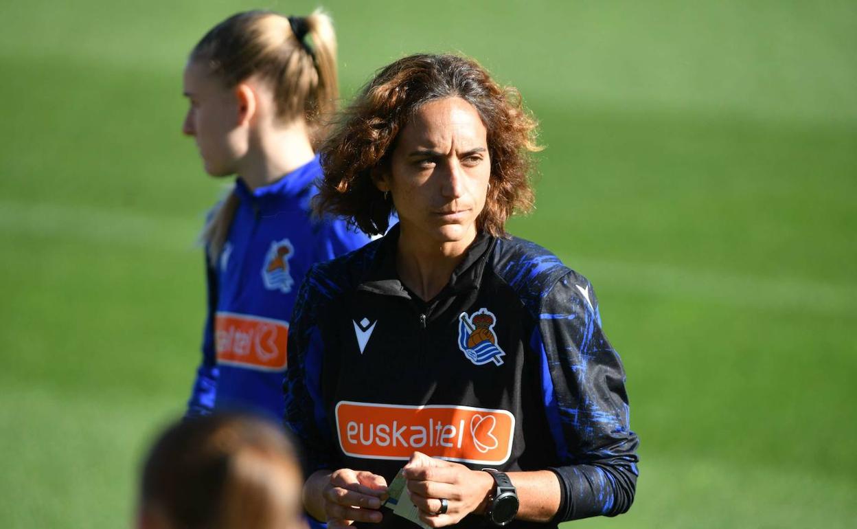 Natalia Arroyo se rompió el quinto metatarsiano dando indicaciones desde el banquillo.