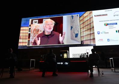 Imagen secundaria 1 - David de Jorge, Hilario Arbelaitzy Elena Arzak.. La intervención de Pierre Gagnaire, una leyenda, llegó a través de la pantalla, pero cálida. Marc Veyrat cerró ayer la jornada con su estilo, siempre personal.