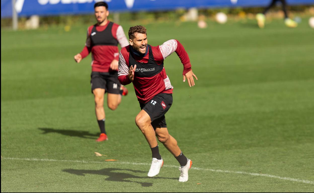 Fernando LLorente, en pleno esfuerzo durante un entrenamiento.