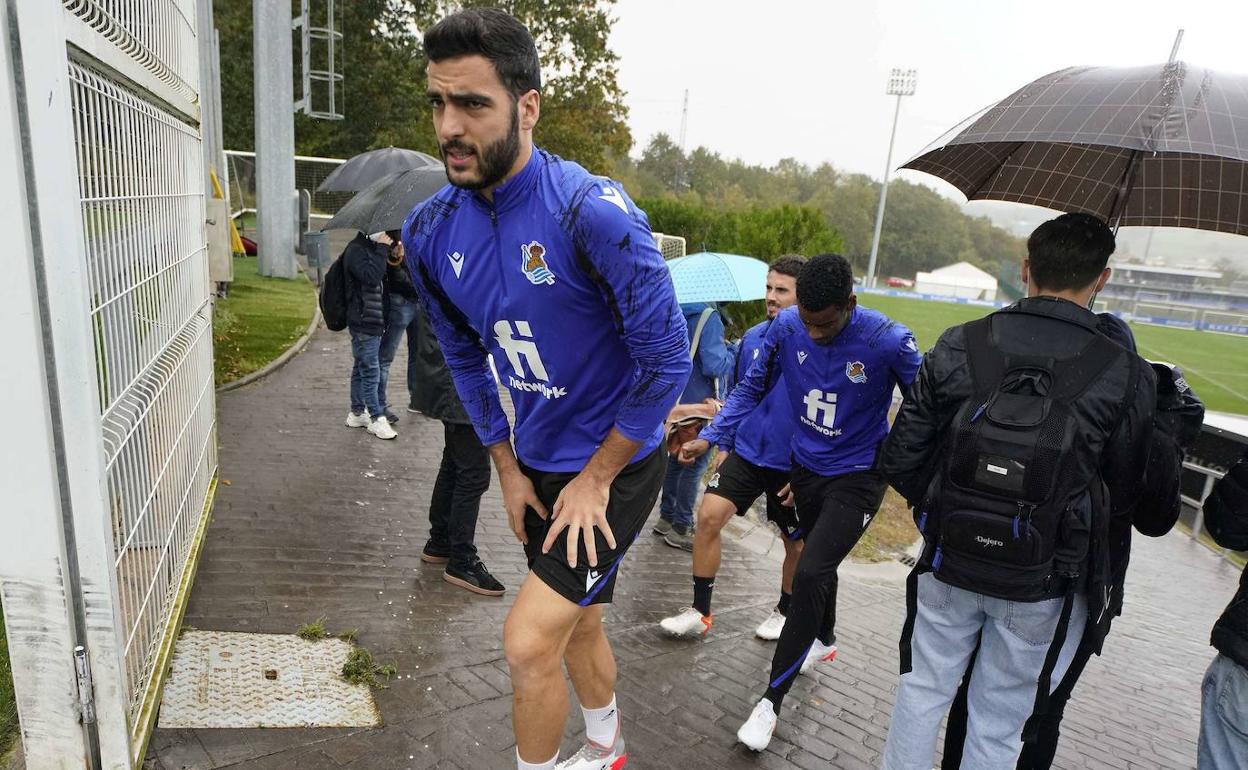 Mikel Merino y Alexander Isak han entrenado con la Real Sociedad.