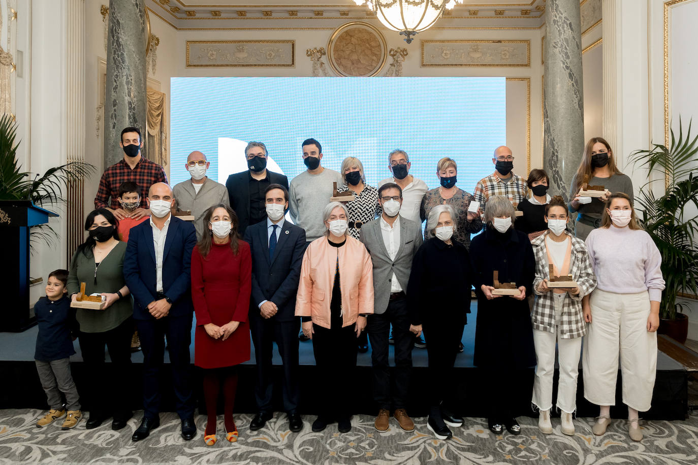Fotos: Los rostros más conocidos de la ciudad no se pierden la Gala del Comercio donostiarra